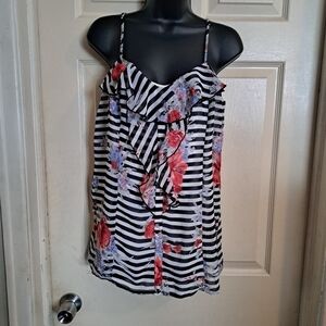 No brand or size on this adorable striped floral tank top 5/$25